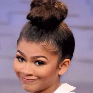 🙆‍♀️ Zendaya zendaya, attrice, celebrità, donna, persona, sorriso telegram sticker