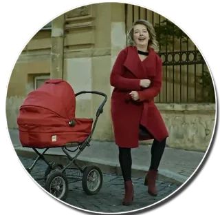 💃 kobieta, wózek dziecięcy, czerwony płaszcz, ulica, na zewnątrz, dzień telegram sticker