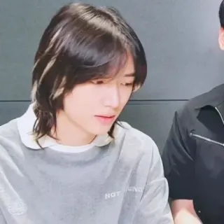 🕊 NOT LNG pessoa, coreano, asiático, homem, suéter cinza telegram sticker