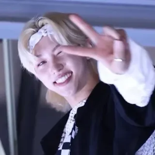 😃 Felix kpop, singer, stray kids, peace sign, idol, musician telegram sticker