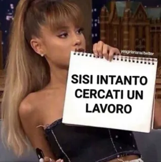 😠 SISI INTANTO
 CERCATI UN
 LAVORO italiano, trabajo, empleo, sarcástico, encontrar trabajo whatsapp sticker