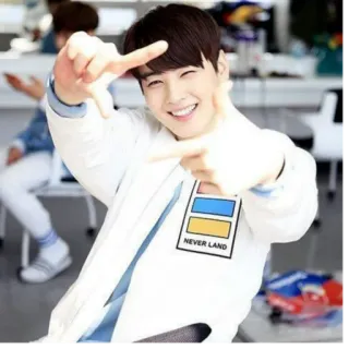 😁 NEVER LAND kpop, homme, sourire, garçon, asie, cadre, neverland whatsapp sticker