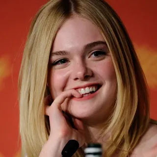 ☺️ Elle Fanning Promi, Schauspielerin, blond, Porträt, Frau whatsapp sticker