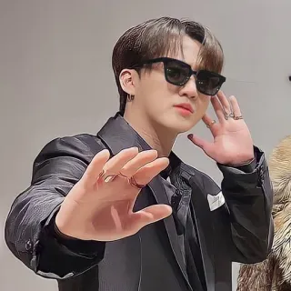 😵‍💫 太阳镜, 夹克, 韩式, 男人, 时尚, 肖像 whatsapp sticker