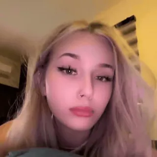 🧺 @wallgif woman, blonde, selfie, portrait, filter, hair, beauty telegram sticker