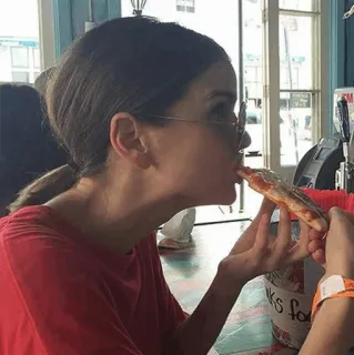 🌲 pizza, eten, vrouw, eten, portret telegram sticker