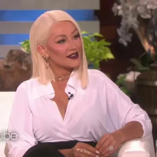 🌦 Christina Aguilera celebridad, cantante, pelo rubio, mujer, joyería, retrato telegram sticker