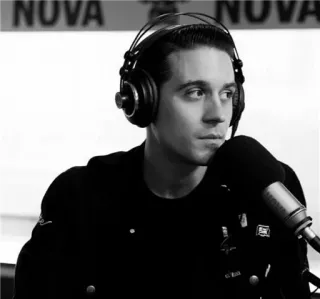 💀 NOVA uomo, cuffie, radio, intervista, microfono telegram sticker
