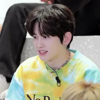 😒 No Doubt persona, uomo, collana, tie-dye, casual, ritratto, orecchini, coreano whatsapp sticker