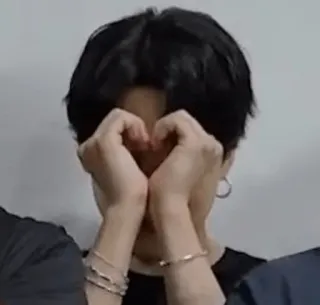 🤍 coeur, amour, finger heart, geste de la main, kpop, asiatique, selfie telegram sticker