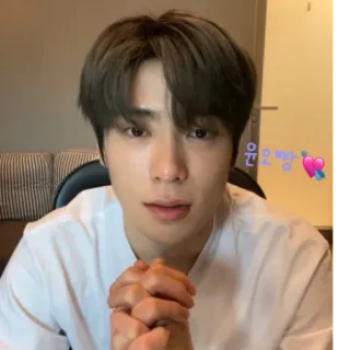 🦅 윤오오빠 человек, мужчина, кореец, азиат, милый, сердце whatsapp sticker