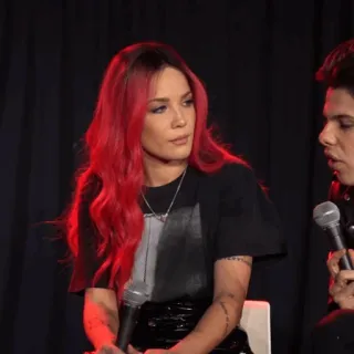 🍒 Halsey Halsey, cantora, músico, cabelo vermelho, microfone whatsapp sticker
