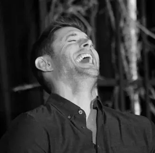 😂 hombre, riendo, blanco y negro, retrato, expresión facial, persona telegram sticker