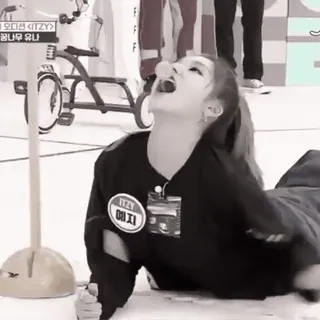 🐻 Yeji ITZY 예지 K-Pop, Idol, Itzy, Yeji, Sängerin, Unterhaltung telegram sticker