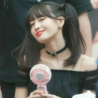 🍑 женщина, kpop, девушка, фанат, улыбка, подмигивание telegram sticker