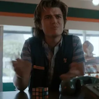 😐 Steve Harrington Stranger Things テレビシリーズ, ストレンジャーシングス, スティーブハリントン, ジョーキーリー, キャラクター, 80年代 whatsapp sticker