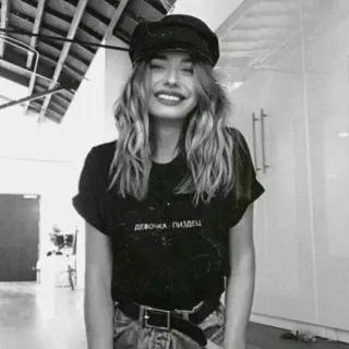 😁 ДЕВОЧКА ПИЗДЕЦ mujer, moda, blanco y negro, camiseta, texto ofensivo telegram sticker