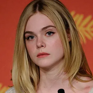 😐 Elle Fanning Schauspielerin, Porträt, Promi, Frau, blond whatsapp sticker