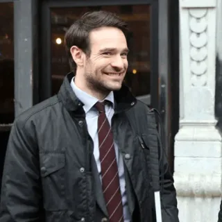 🕶 Charlie Cox актер, мужчина, портрет, улыбка, галстук, кэжуал telegram sticker