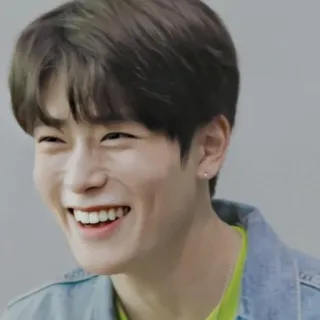 📸 男人, 肖像, 微笑, 韩国, 亚洲人, 人, 脸 telegram sticker