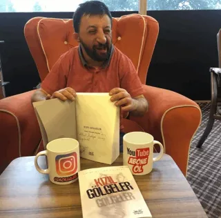 😜 KIZIL GÖLGELER libro, taza, youtube, instagram, autor telegram sticker