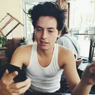 🗝 Cole Sprouse актер, мужчина, белая майка, смартфон, волосы, портрет telegram sticker