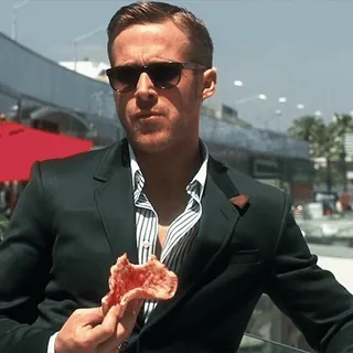 🍕 Ryan Gosling ryan gosling, lunettes de soleil, costume, pizza, acteur, hollywood whatsapp sticker