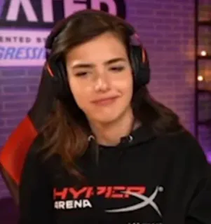 🤔 HyperX Arena mulher, headset, HyperX, Arena, gaming telegram sticker