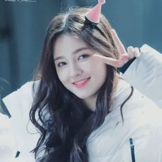 🐣 Witty's Day... kpop, mujer, lindo, idol, signo de la paz, gorro de fiesta, coreano telegram sticker