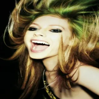 😂 retrato, mujer, rubia, sonriendo, boca abierta, pelo verde, Avril Lavigne telegram sticker