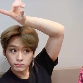 💁‍♂️ K-pop, Idolo, Asiatico, Uomo, Persona, Intrattenimento telegram sticker