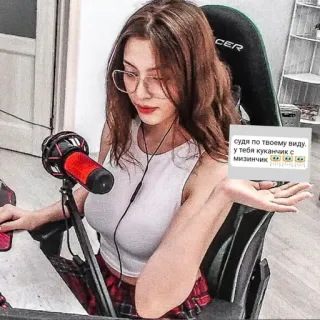 🌽 судя по твоему виду. у тебя куканчик с мизинчик Frau, Brille, Russisch, Frau, Meme, Internet whatsapp sticker