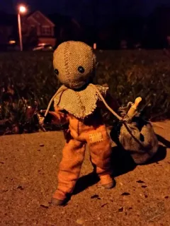 💀 Sam Trick 'r Treat Sam, Trick 'r Treat, Halloween, película de terror, aterrador, siniestro, muñeca, truco o trato whatsapp sticker