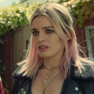 🌸 Maeve Wiley Sex Education Maeve Wiley, Sex Education, retrato, rubia, pelo rosa, adolescente telegram sticker