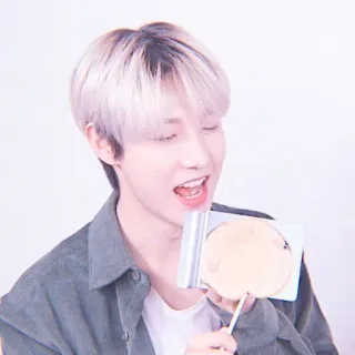 🐥 pessoa, homem, coreano, cantando, pirulito telegram sticker