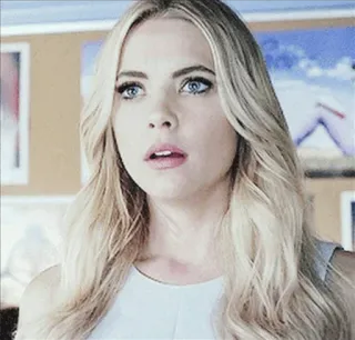 😳 Hanna Marin Pretty Little Liars blond, pretty little liars, hanna marin, geschockt, besorgt, frau telegram sticker