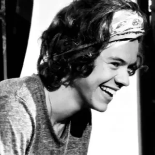 🎵 Harry Styles harry styles, singer, celebrity, actor, bandana, smiling, portrait telegram sticker