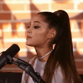 🌃 Ariana Grande นักร้องเพลงป๊อป, คนดัง, นักดนตรี, นักร้อง, ผู้หญิง, ภาพเหมือน telegram sticker