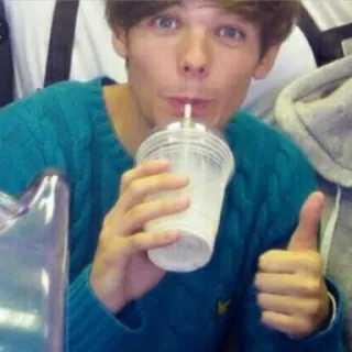 🖤 Louis Tomlinson человек, певец, мужчина, one direction, большой палец вверх, молочный коктейль telegram sticker