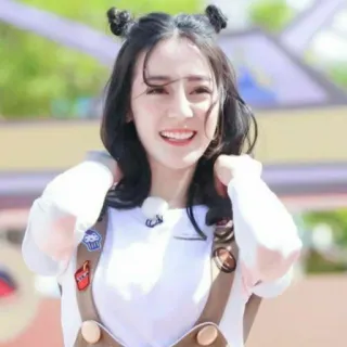 🔫 Frau, Porträt, Lächeln, süß, asiatisch, fröhlich, Mode telegram sticker