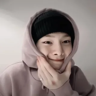🦊 portrait, homme, sweat à capuche, bonnet, personne, souriant, asiatique whatsapp sticker