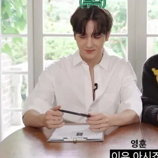 🕊 영훈
이유 아시죠 человек, портрет, стол, в помещении telegram sticker