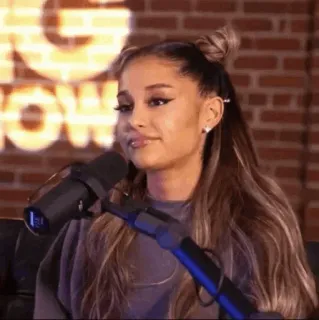 🌃 Ariana Grande คนดัง, นักร้อง, ผู้หญิง, คน, ไมโครโฟน, พอดแคสต์ telegram sticker