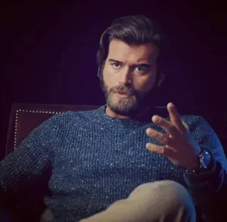 💱 Homme, Barbu, Pull, Portrait, Assis, Intérieur telegram sticker
