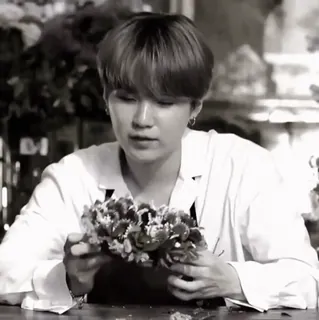 🐑 Suga Suga, BTS, Kpop, Idol, Blumen whatsapp sticker