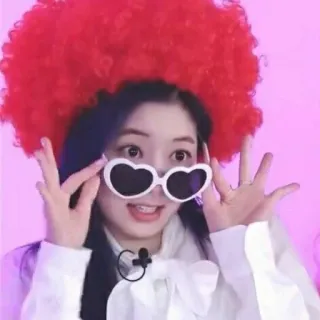 𝙠𝙞𝙢 𝙙𝙖𝙝𝙮𝙪𝙣 ㅡ by @taerastickers whatsapp stickers