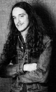😏 uomo, capelli lunghi, giacca di jeans, ritratto, bianco e nero telegram sticker