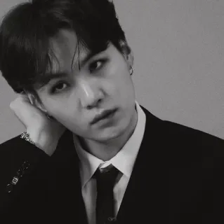 🌑 Suga kpop, cantante, moda, ritratto, uomo, completo telegram sticker