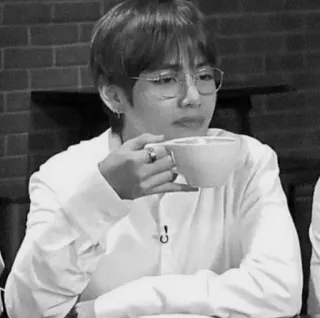 ☕️ V Kpop, BTS, Kim Taehyung, V, kopi, kacamata, idola whatsapp sticker