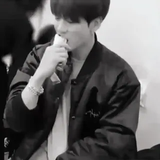 🧶 Jungkook Jungkook, BTS, ăn, Thần tượng, Kpop, Người, Đồ ăn telegram sticker